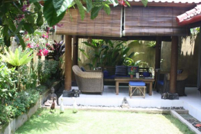 Отель De Puspa Residence Seminyak  Kuta